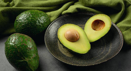 Doce, salgado ou em creme: conheça o super poder do abacate