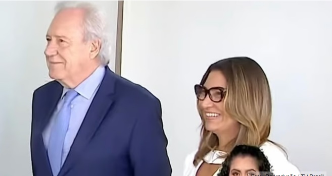 Janja vira papagaio de pirata em anúncio de Lewandowski