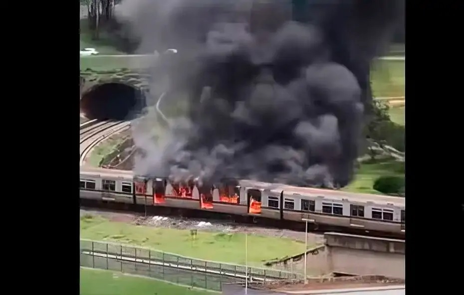 VÍDEO: Vagão de metrô pega fogo no Distrito Federal; assista