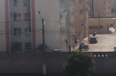 VÍDEO: Apartamento na Coophab é tomado por chamas
