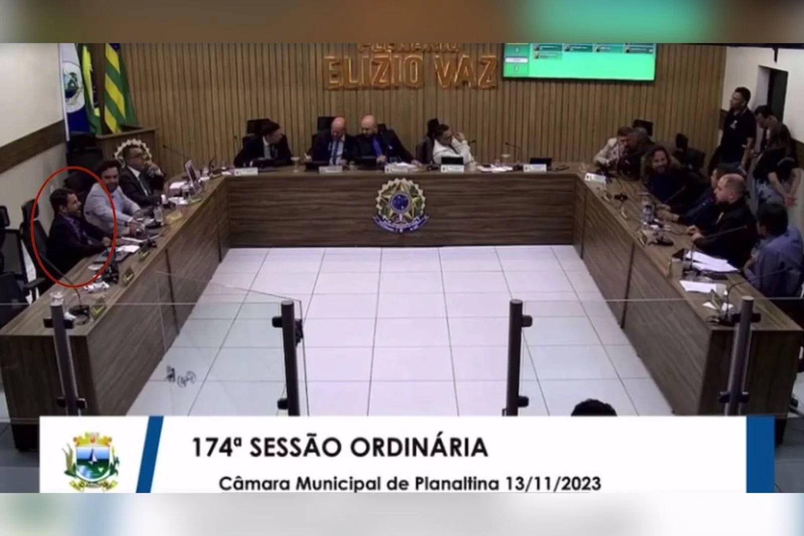 VÍDEO: Vereador é indiciado por fazer som de macaco em discussão com colega na Câmara