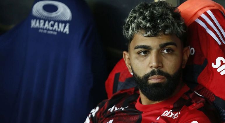 Irritado, Gabigol começa 2024 como mero reserva; clima tenso com Tite continua