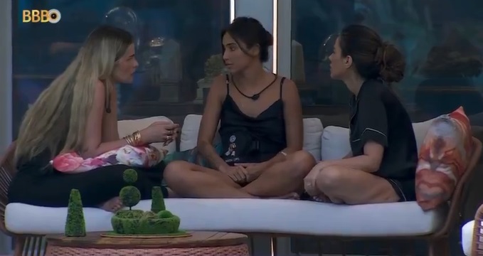 VÍDEO: Participante do BBB 24 cria teoria e diz que está lendo a parede da casa