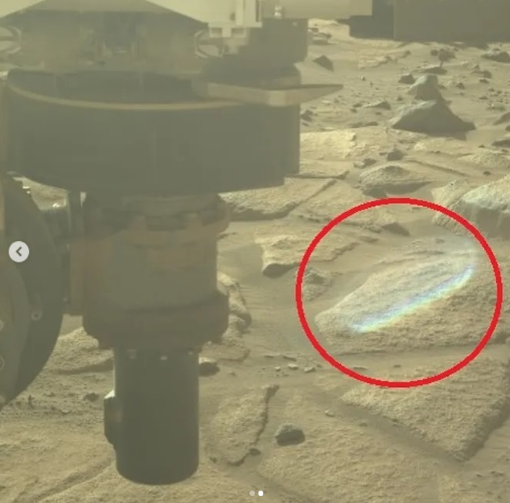 "Esfera azul flutuante" aparece em Marte e Nasa é "convocada" a se explicar