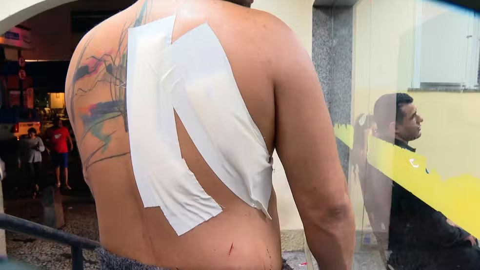 Duas pessoas são esfaqueadas em bloco de carnaval