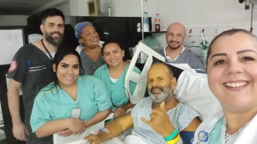 'Definhei, morri e voltei': homem teve leptospirose após comer manga do chão