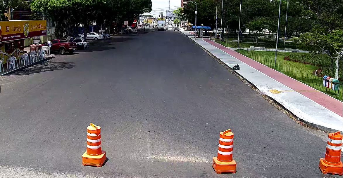 Interdição em trecho da rua Trairi altera itinerários de linhas de ônibus em Natal; confira