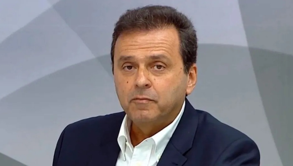 Após ficar isolado politicamente, Carlos Eduardo publica provérbio árabe: "Dou fé"; confira