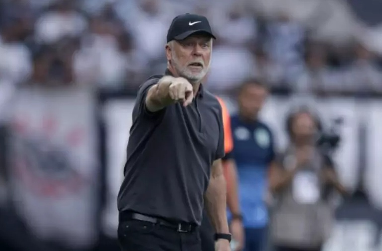 Mano Menezes perde paciência com Yuri Alberto em derrota do Corinthians: "Você é burro?"
