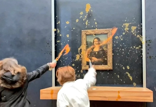 VÍDEO: Ativistas jogam sopa em Mona Lisa, no Museu do Louvre