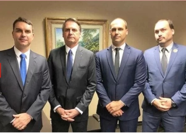 Bolsonaro e filhos farão “super live” para organizar base eleitoral
