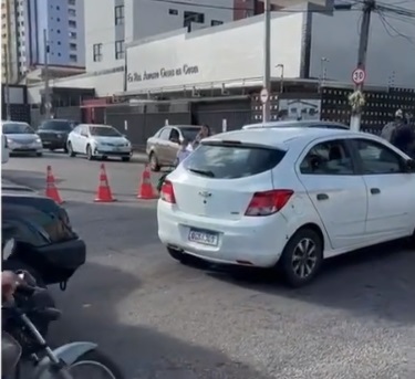 VÍDEO: Após mudanças, trânsito congestiona na avenida Coronel Estevam