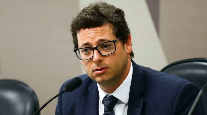 Ex-Secom de Bolsonaro desmente notícia sobre computador da Abin apreendido com Carlos