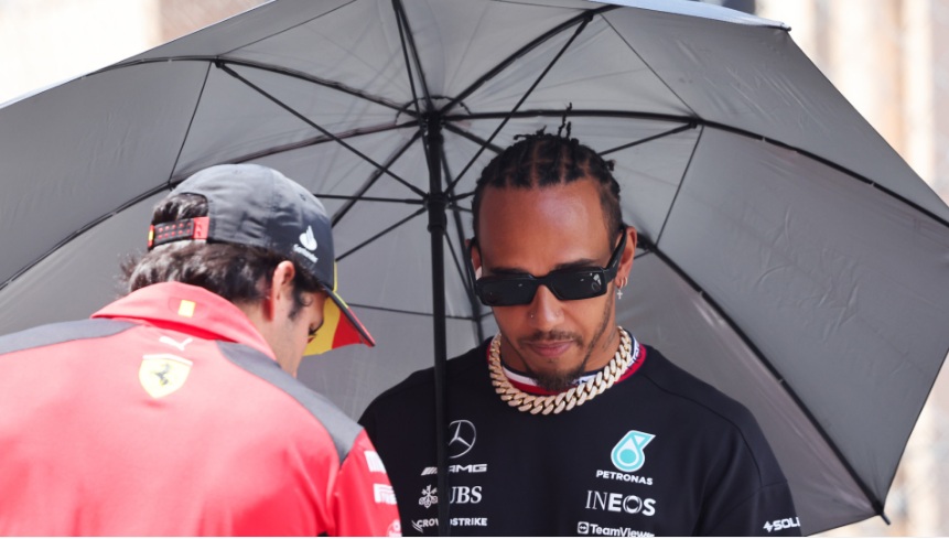 Lewis Hamilton será o novo piloto da Ferrari, diz jornal