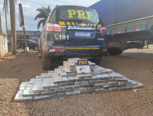 Motorista diabético sofre mal-estar e acaba preso com 242kg de cocaína