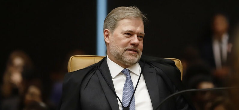 Nem as férias impediram Toffoli de suspender os pagamentos da Odebrecht