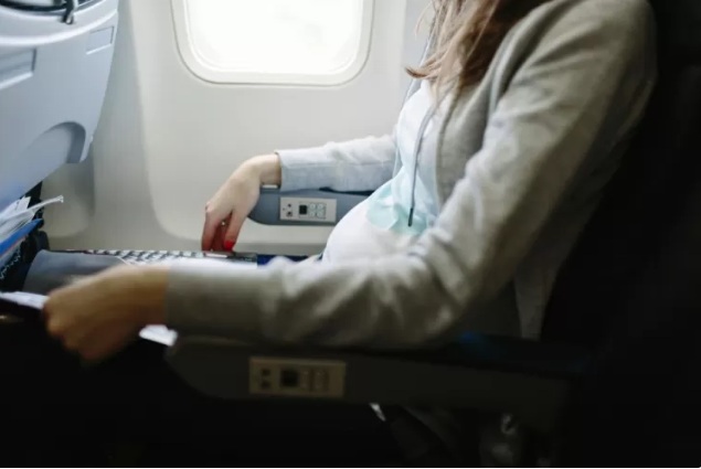 'Ninguém limpa': comissários revelam 5 lugares muito sujos no avião