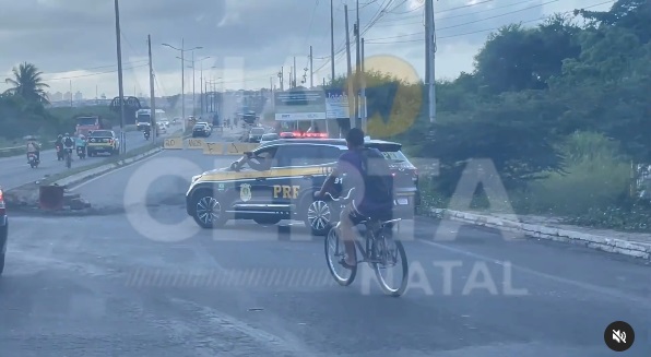 VÍDEO: PRF está aplicando multas na Ponte de Igapó; assista