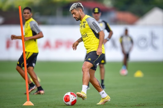 Flamengo x Botafogo, Santos x Corinthians; veja os jogos de hoje e onde assistir