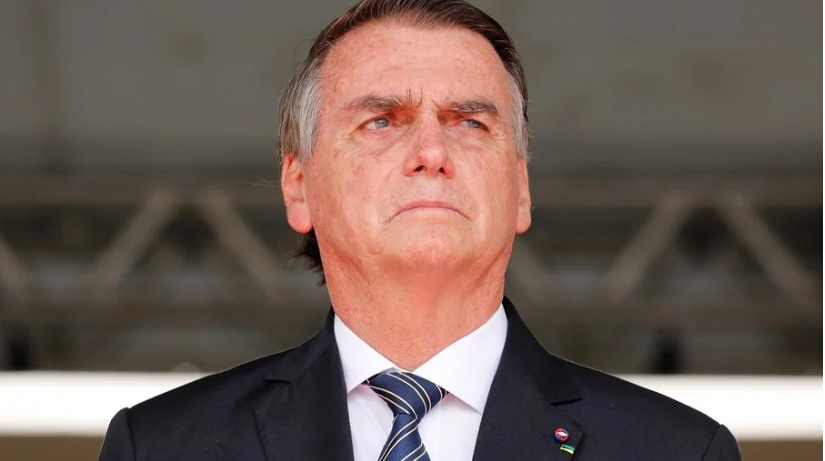 Moraes manda Bolsonaro entregar passaporte; Operação da PF prende ex-assessor e mira aliados do ex-presidente