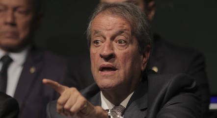 Valdemar Costa Neto, presidente do PL, é preso em flagrante com arma de fogo