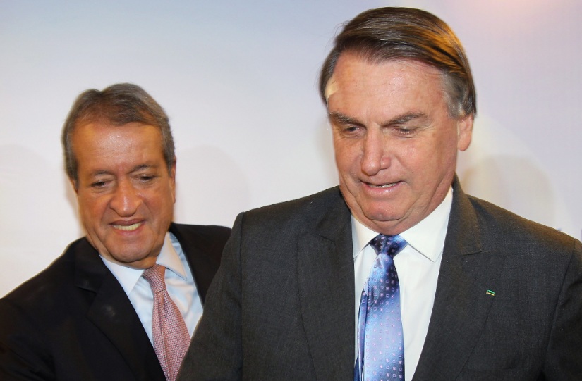 Bolsonaro apenas imprimiu cópia da minuta citada em investigação, diz defesa
