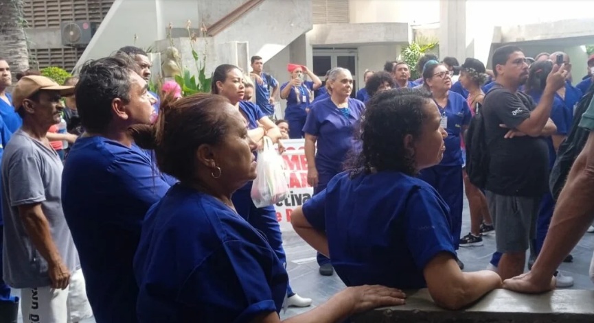 Terceirizados da UFRN realizam protesto após novo atraso de pagamento